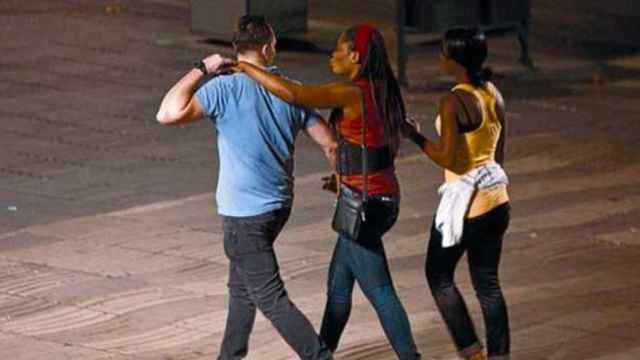 Prostitutas africanas en Las Ramblas de Barcelona