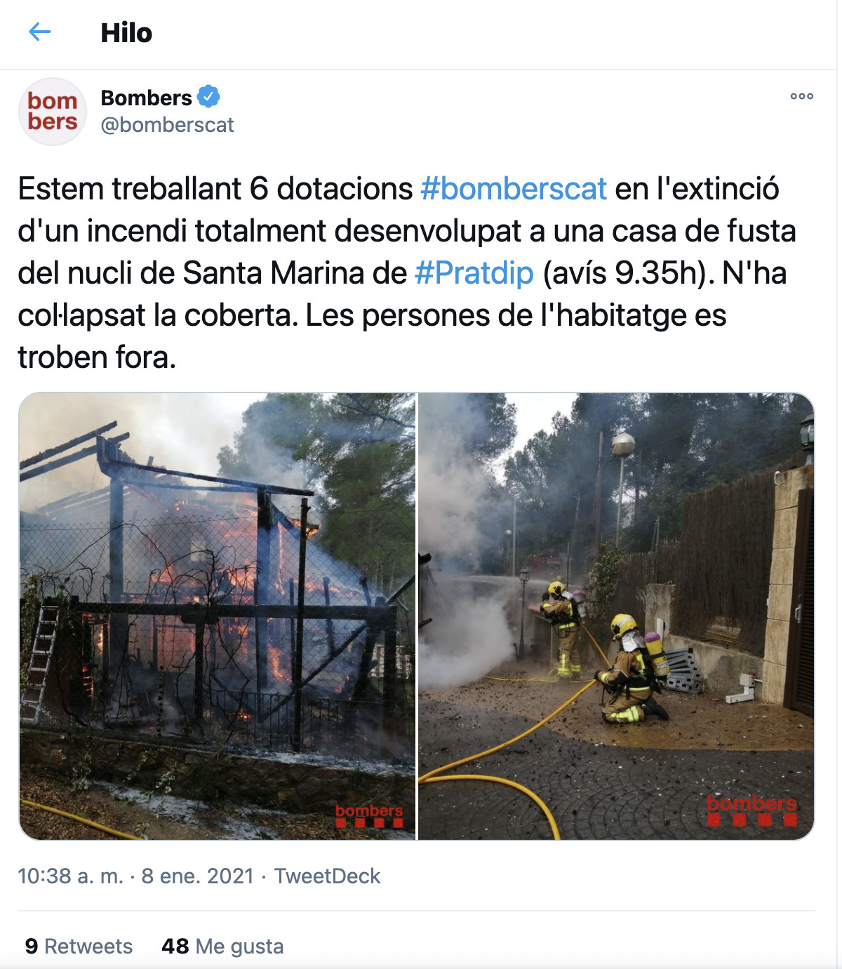 Los bomberos tratan de apagar el fuego / TWITTER