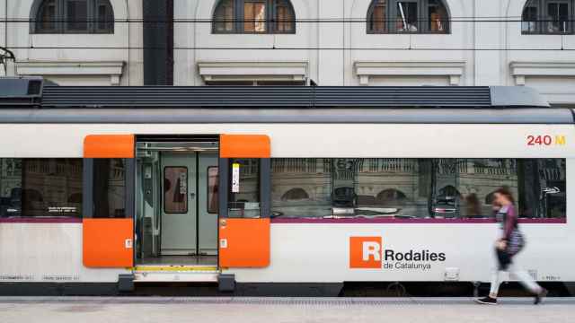 Un tren de Rodalies, parado en la estación de Francia de Barcelona / EP
