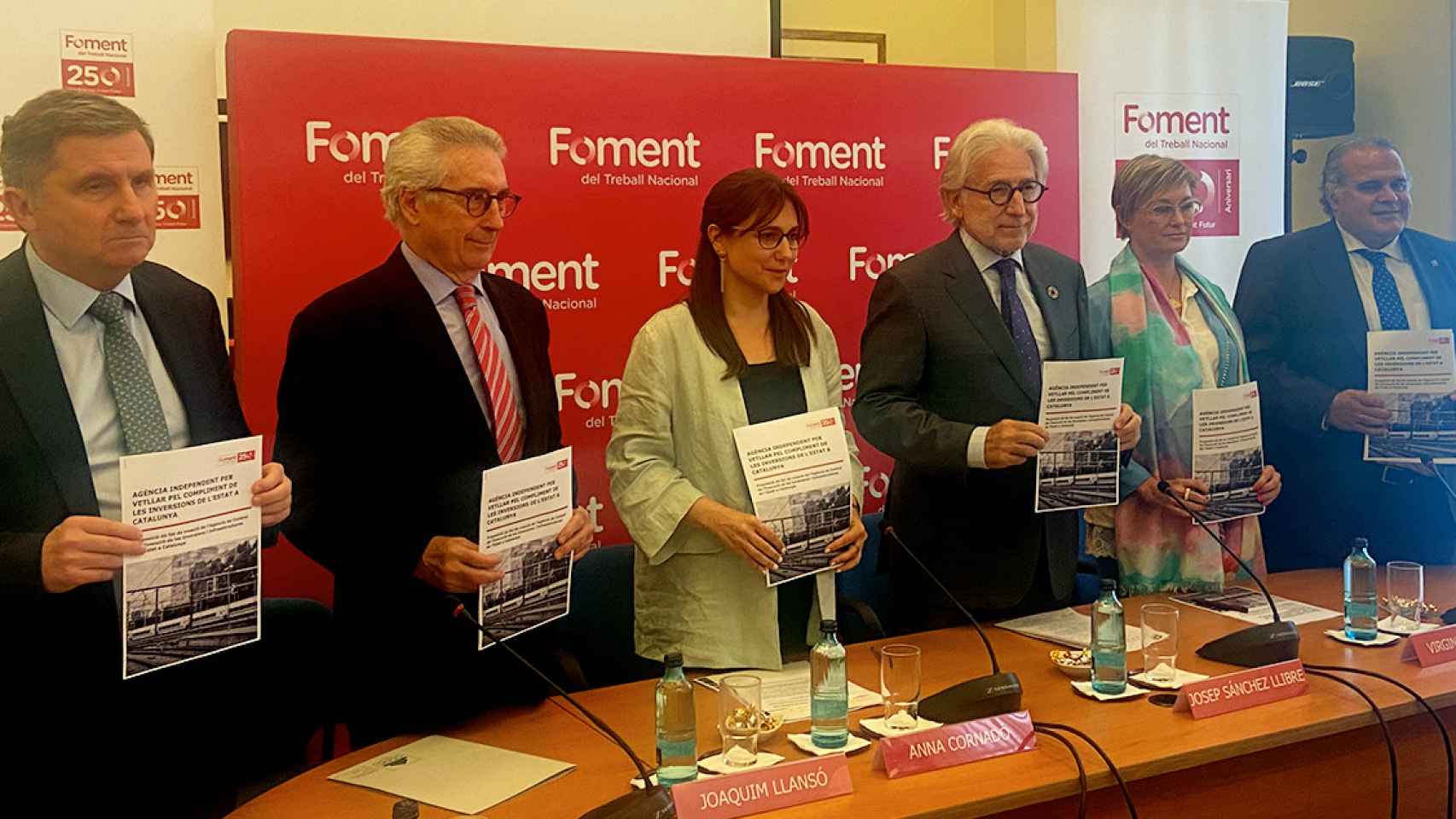 El presidente de Foment del Treball, Josep Sánchez Llibre (3d), presenta el calendario electoral y una propuesta de agencia sobre la ejecución de inversiones en infraestructuras / CG