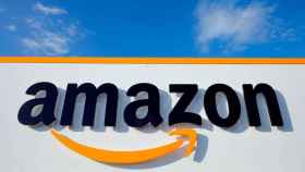 El logo de Amazon en uno de sus centros