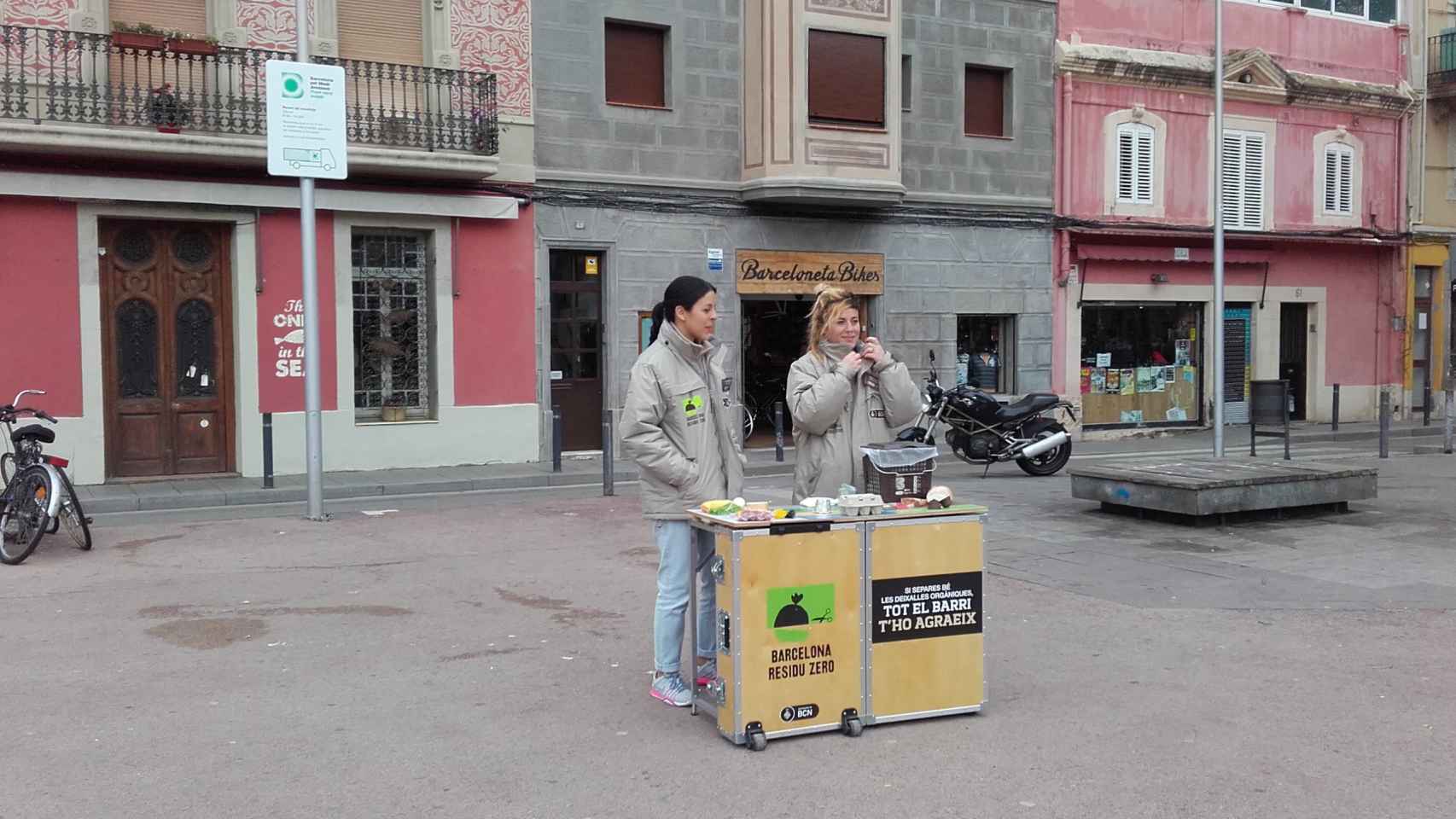 Imagen de la campaña del Ayuntamiento de Barcelona para concienciar a la población en materia de reciclaje orgánico / CG