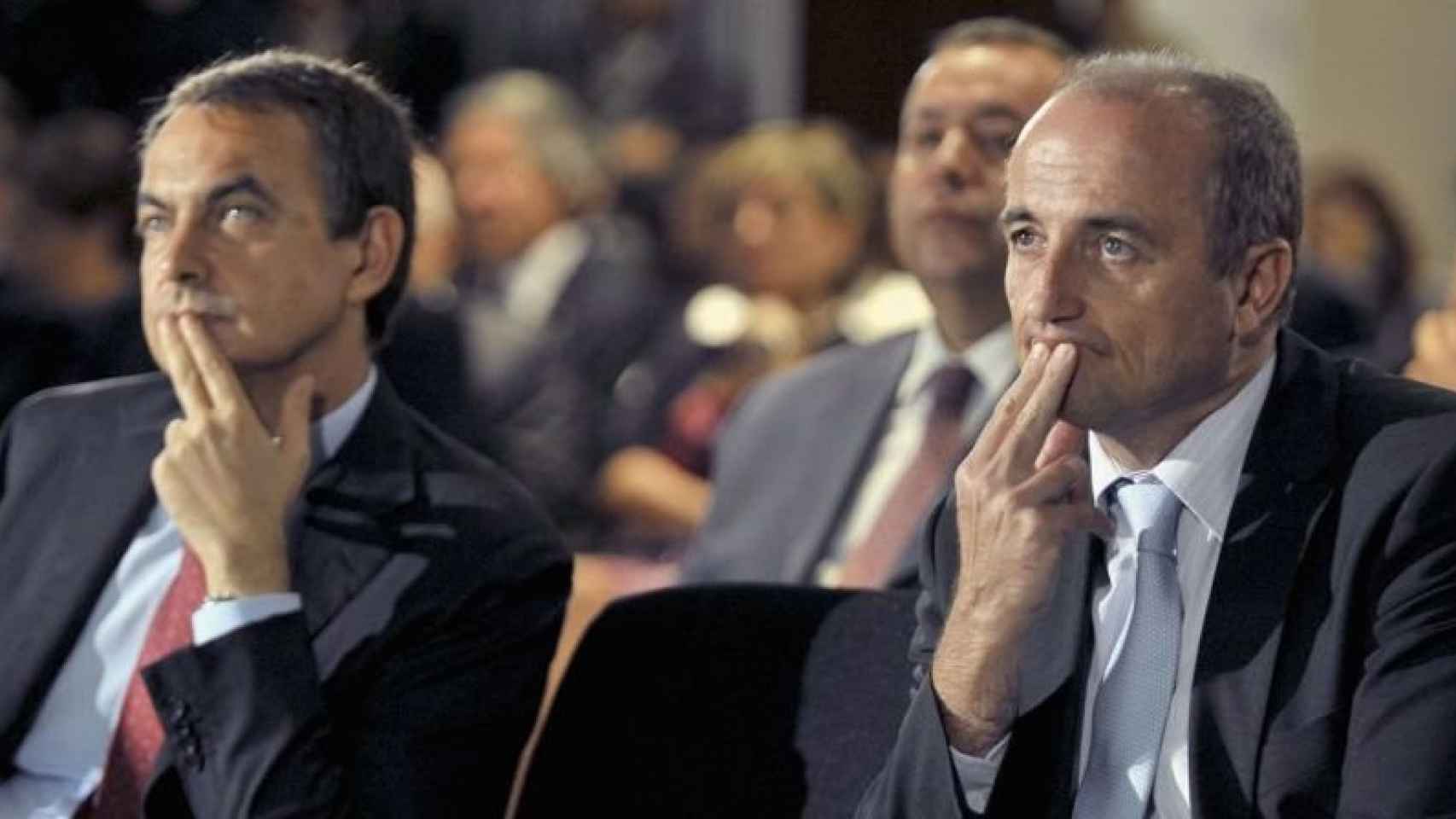 El exministro de Economía, Miguel Sebastián, con el expresidente de Gobierno, José Luís Rodríguez Zapatero