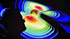Un científico observa una representación de las ondas gravitacionales en el Instituto de Max Planck de la Física Gravitacional de la Universidad Leibniz de Hannover, Alemania