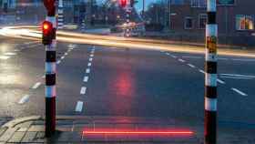Holanda instala semáforos en el suelo