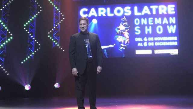 El actor, presentador, humorista e imitador, Carlos Latre, en el escenario de 'One Man Show' / EP