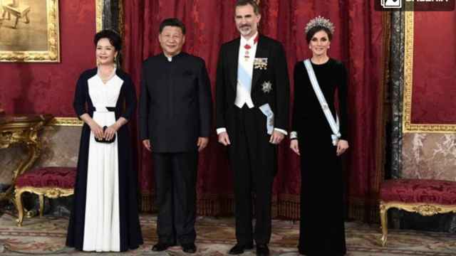 El presidente de la República Popular China, Xi Jinping, y su esposa, Peng Liyuan, junto a los Reyes de España