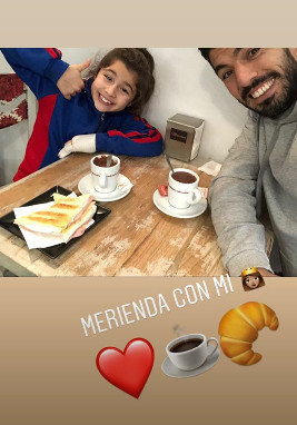 Luis Suárez con su hija merendando / Instagram