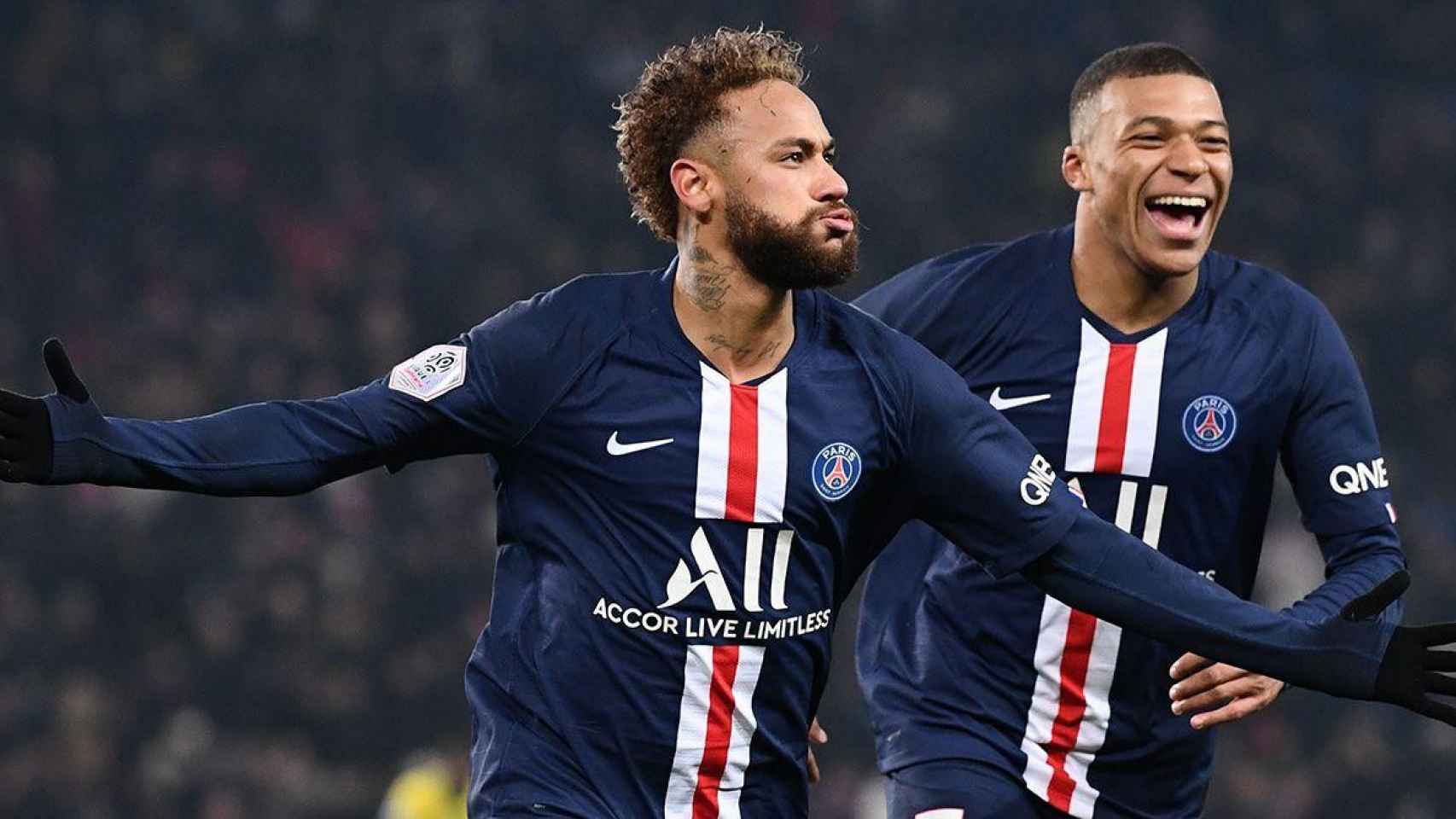 Neymar y Mbappé celebran un gol con el PSG/ EFE