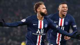 Neymar y Mbappé celebran un gol con el PSG/ EFE
