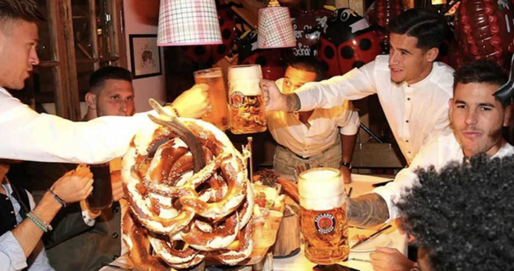 Coutinho celebra la Oktoberfest junto a sus compañeros del Bayern de Munich / Instagram