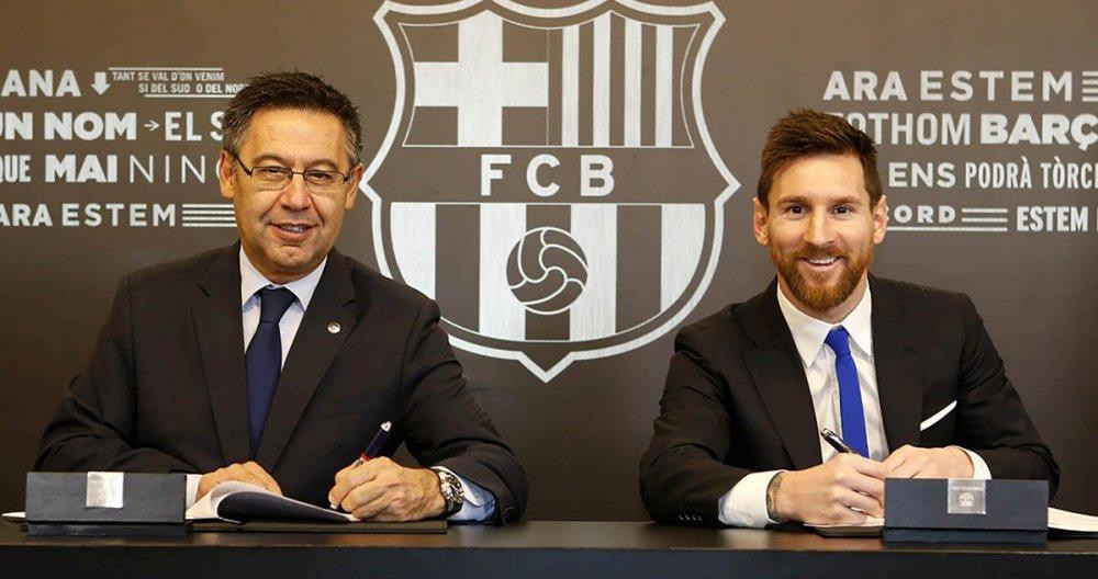 Josep Maria Bartomeu y Leo Messi firman la última renovación de contrato del argentino / FCB