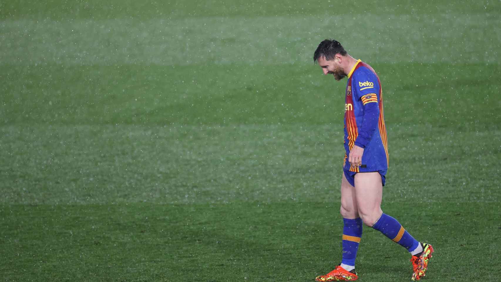 Leo Messi, lamentando la derrota contra el Real Madrid | EFE