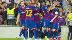 Frenkie de Jong, Arturo Vidal y Arthur Melo celebrando el gol de Luis Suárez / FC Barcelona