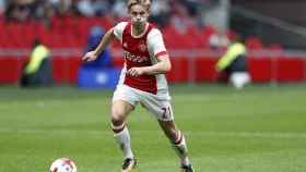 Frenkie de Jong jugando un partido con el Ajax / EFE