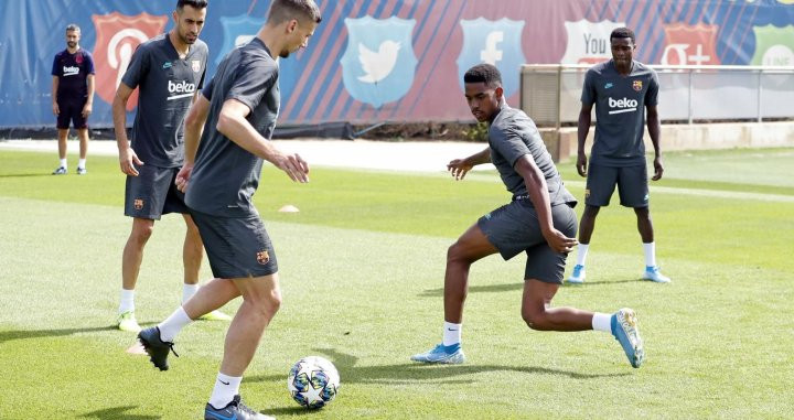 Junior Firpo en un entrenamiento del Barça / EFE