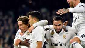Los jugadores del Real Madrid celebran el gol de Modric al Betis / EFE