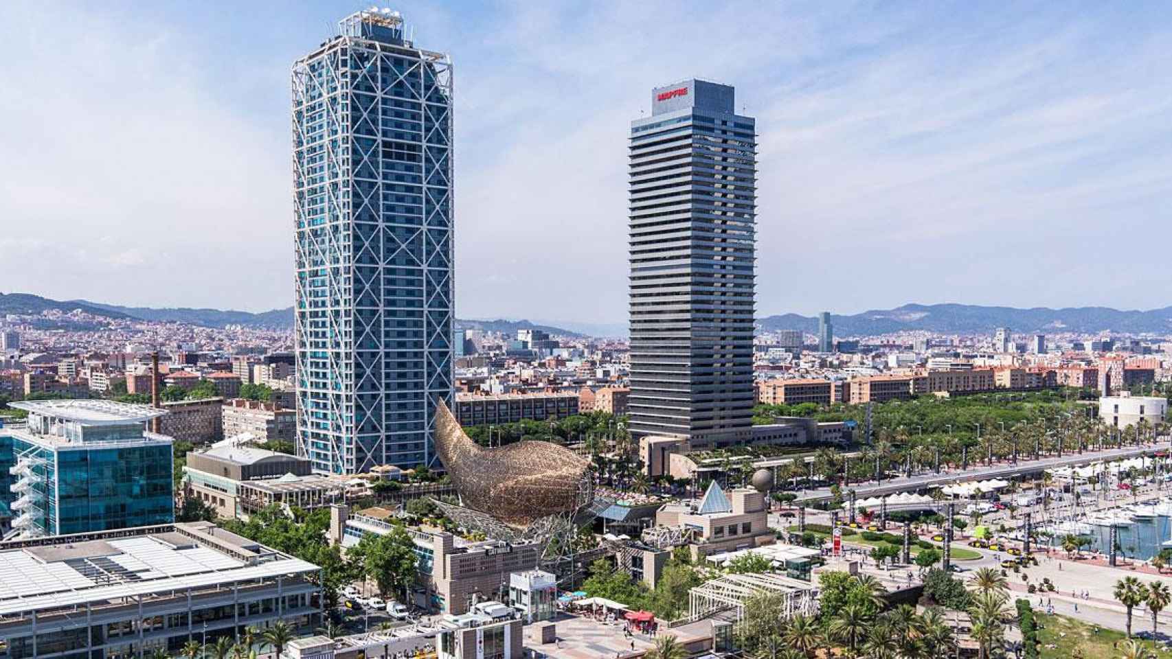Imagen del Hotel Arts (a la izquierda de la imagen), en el Frente Marítimo de Barcelona / CG