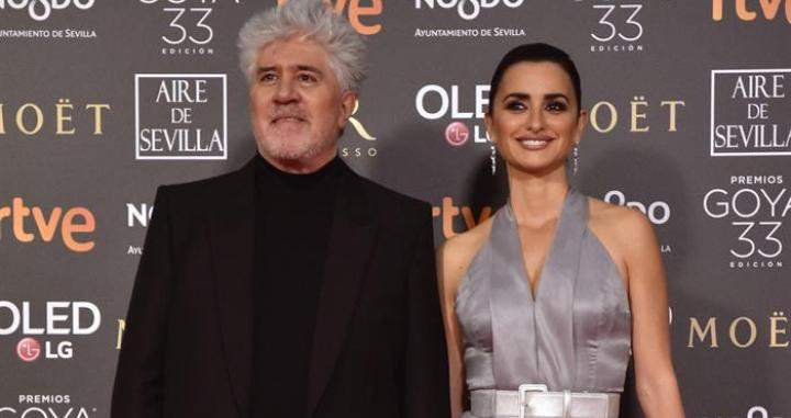 Pedro Almodóvar y Penélope Cruz, en los premios Goya 2019