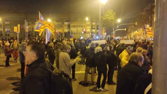 Manifestantes secesionistas cortando de forma ilegal la Meridiana de Barcelona el pasado 10 de febrero de 2023 / CG