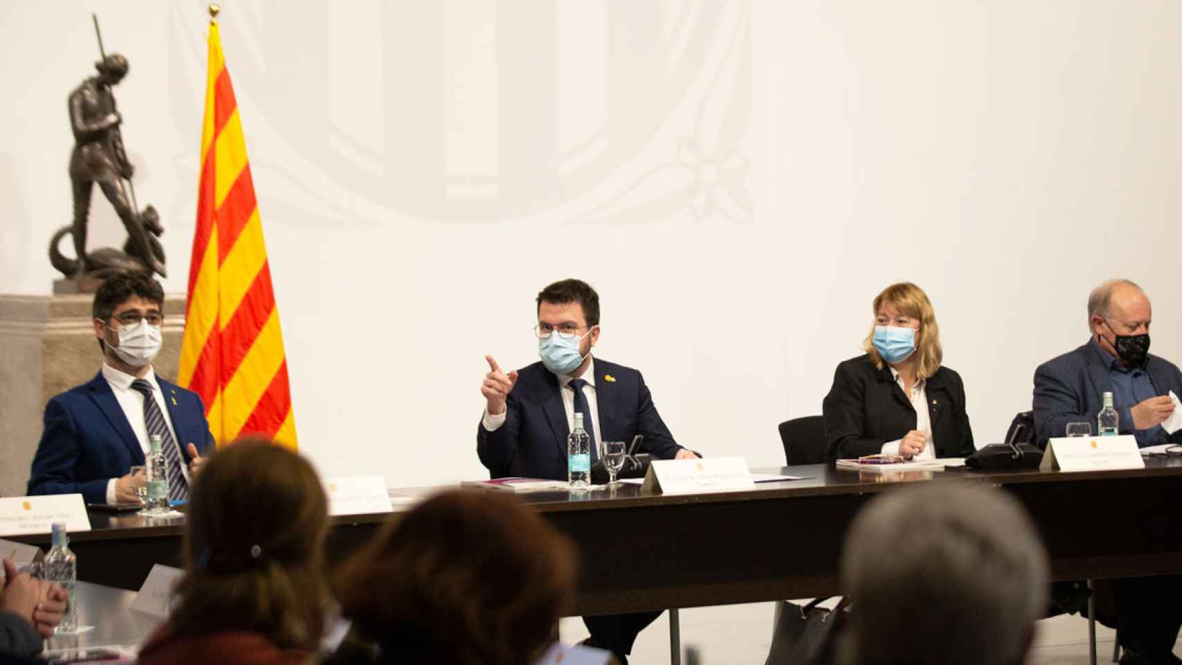 Imagen de una reunión del Govern, con Pere Aragonès (c) y Jordi Puigneró (i) / EP