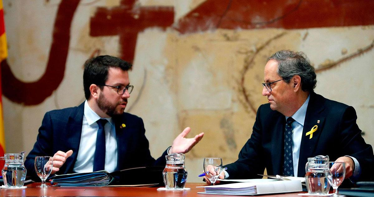 El presidente de la Generalitat, Quim Torra (d), junto al vicepresidente de Economía, Pere Aragonès, de Esquerra (i) / EFE