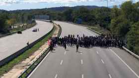 Una de las decenas de carreteras cortadas en Cataluña por manifestaciones independentistas / CG