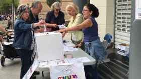 Vecinos de Sabadell votan en la consulta sobre referéndum o república / 324