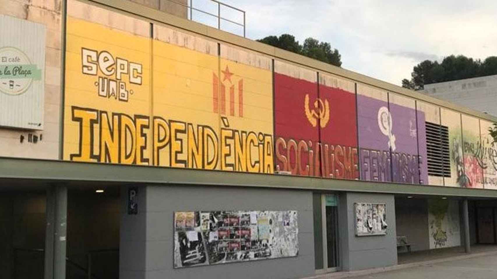 Mural independentista en la UAB / S'HA ACABAT