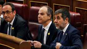 Josep Rull, Jordi Turull y Jordi Sánchez (JxCat), en el Congreso. Imagen del artículo 'Cuidado con la buena gente' / EFE