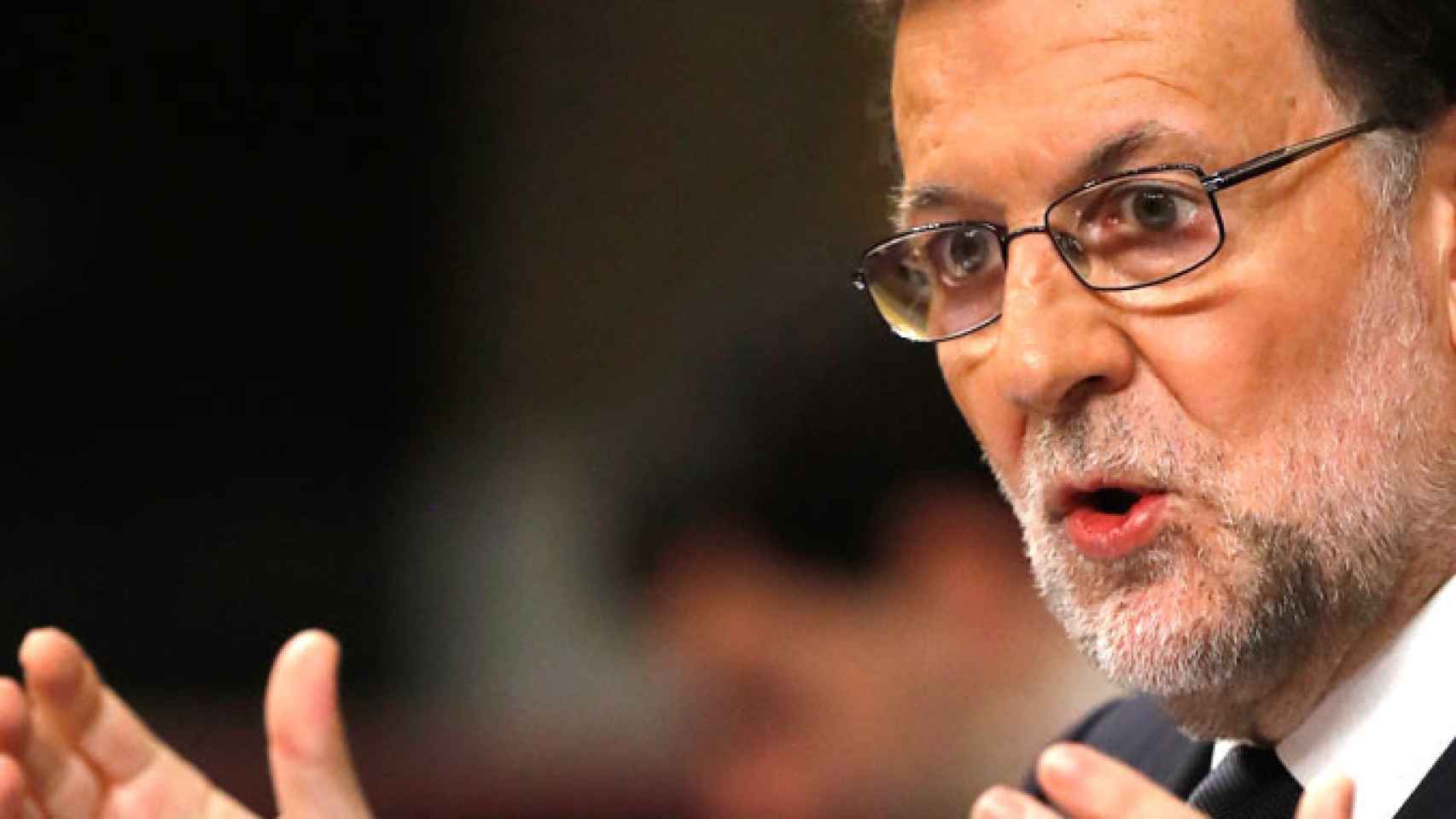 El presidente del Gobierno en funciones, Mariano Rajoy, responde a la intervención del portavoz del PSOE / EFE