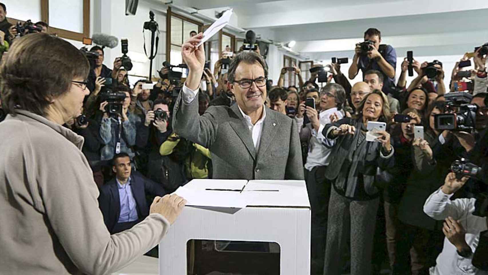 El presidente de la Generalitat, Artur Mas, en una imagen de archivo en la consulta independentista del 9N / EFE