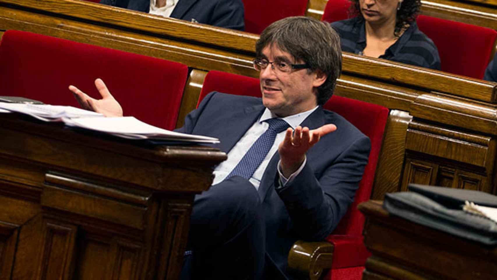El presidente catalán Carles Puigdemont, en el debate sobre la cuestión de confianza celebrado en el Parlamento catalán / PARLAMENT