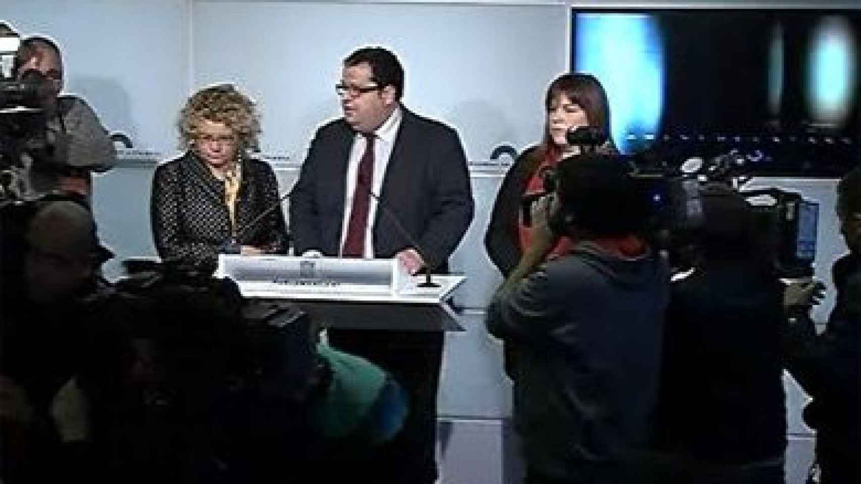 Marina Geli, Joan Ignasi Elena y Núria Ventura, en rueda de prensa en el Parlamento autonómico el jueves 16 de enero
