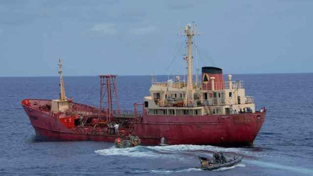 Un barco liberado tras ser atacado por los piratas en el mar, en una imagen de archivo / EUROPA PRESS