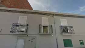 Un alcalde de Lleida echa a la fuerza a un okupa de su piso / STREET VIEW