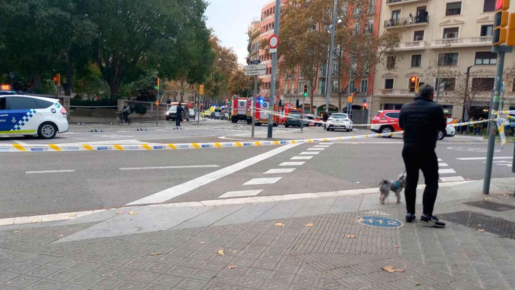 Imagen de la plaza Tetuán de Barcelona, donde un fuego ha segado cuatro vidas hoy / CG