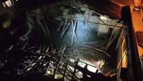 Derrumbe del techo de una nave industrial abandonada en Manresa / BOMBEROS DE LA GENERALITAT