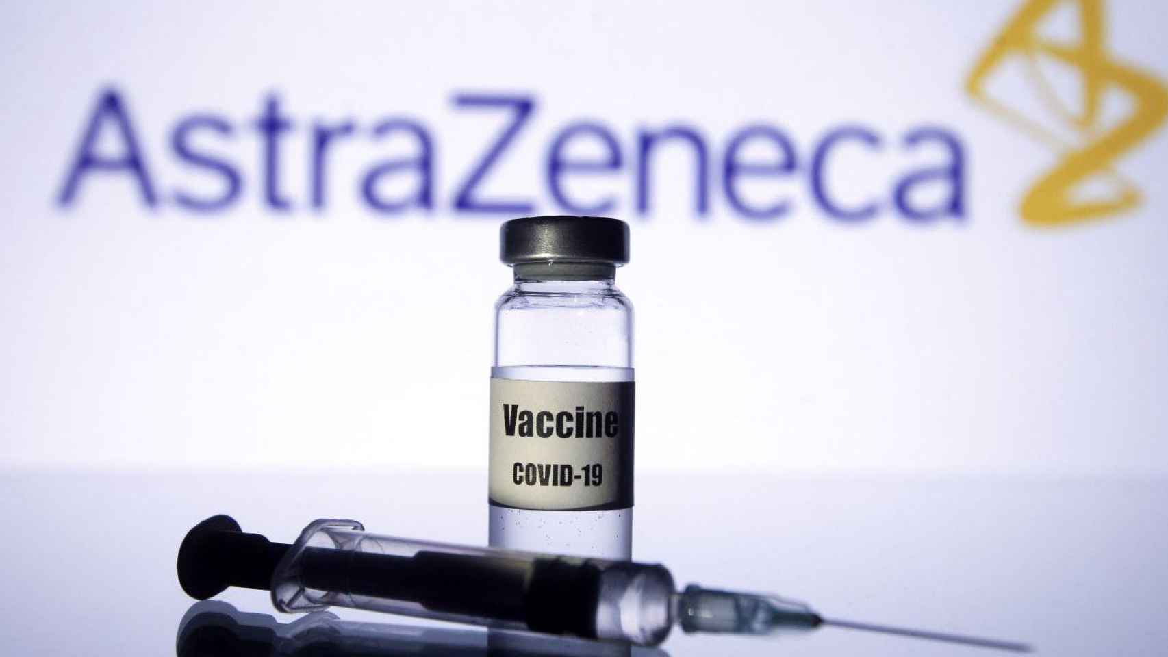La vacuna AstraZeneca se inocula a Mossos y trabajadores de prisiones menores de 55 años / EP