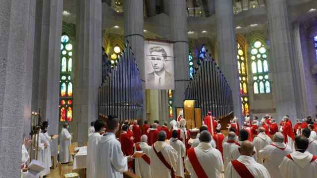 Acto en la Sagrada Familia, donde 600 personas se reunieron respetando teóricamente el aforo de Salud / EP