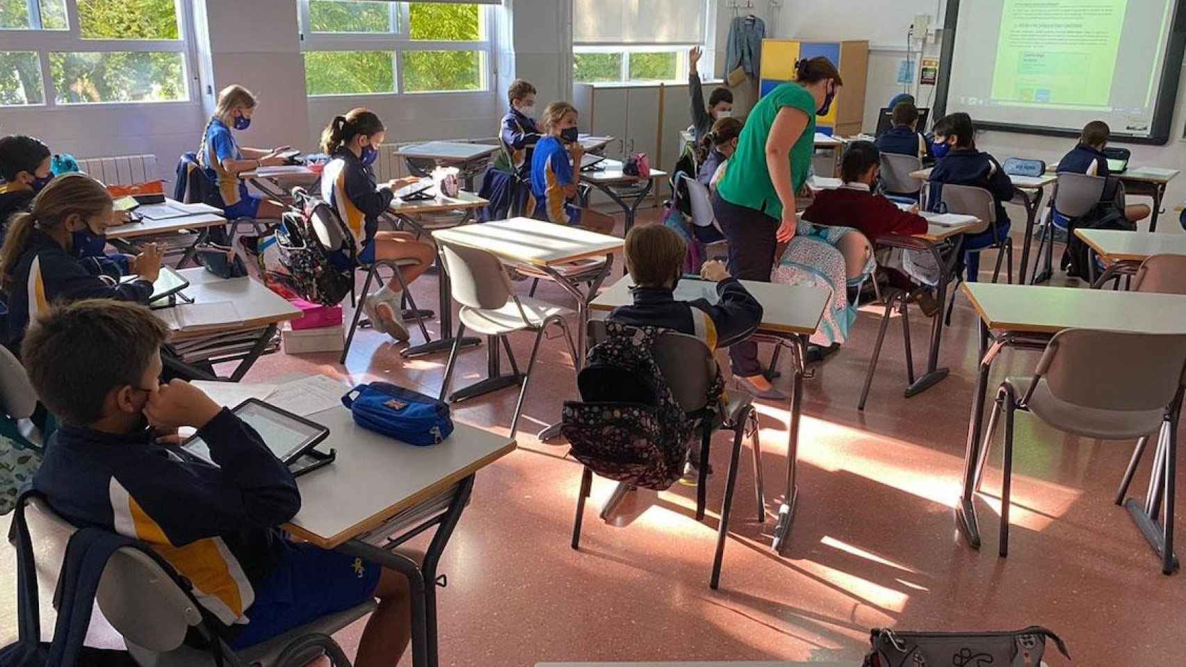 Alumnos dando clase en un colegio de Cataluña / EP