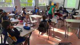 Alumnos dando clase en un colegio de Cataluña / EP