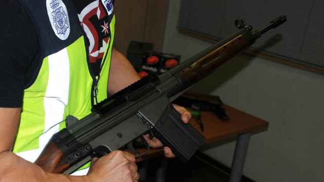 Imagen de una de las armas intervenidas por la Policía Nacional en Martorell (Barcelona) / CNP