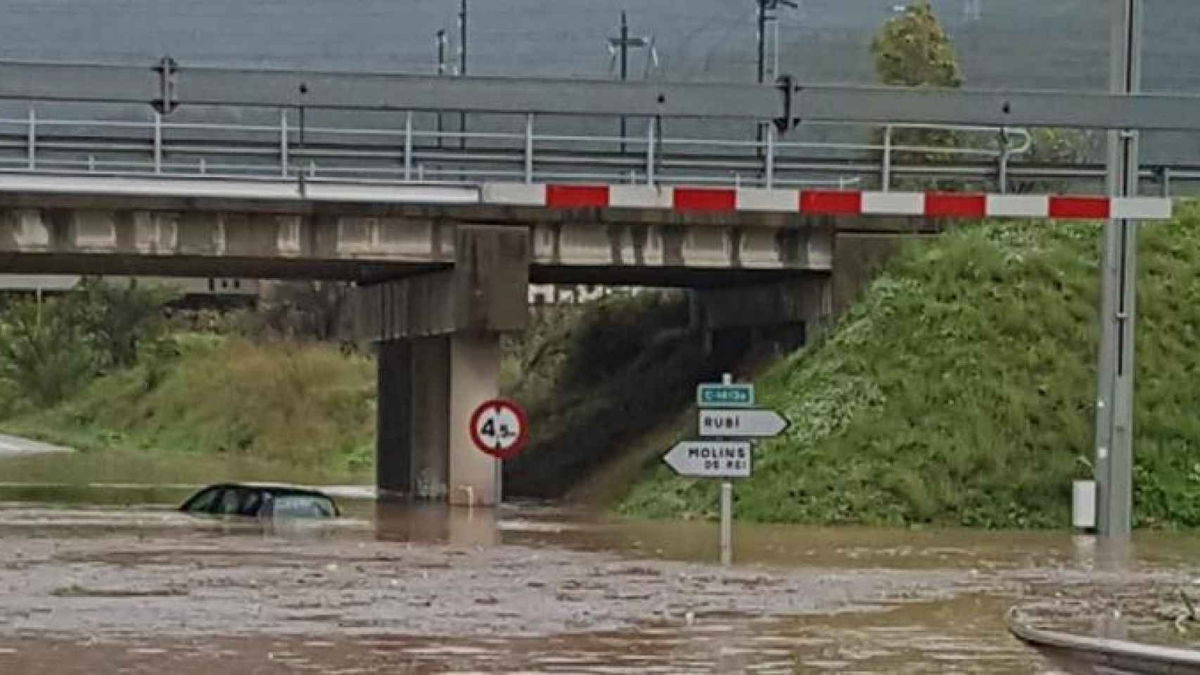Inundación a la entrada del Papiol / TWITTER