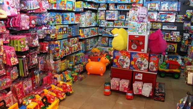 Juguetes exhibidos en una tienda, en una imagen de archivo