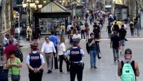 Aspecto que presentaban hoy las Ramblas de Barcelona tras el atentado terrorista / EFE