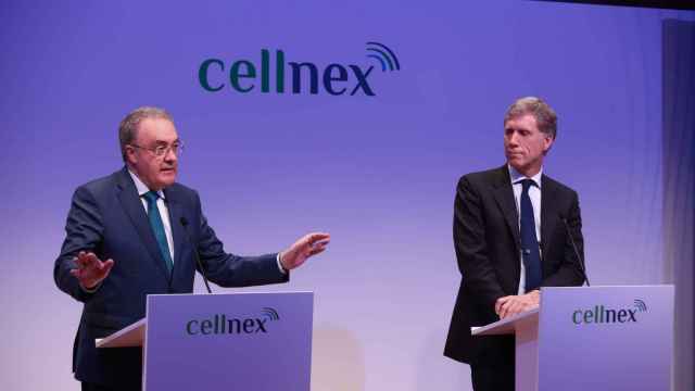 El consejero delegado de Cellnex, Tobias Martínez, y el presidente de la firma, Bertrand Khan, durante la rueda de prensa previa a la junta de accionistas celebrada este jueves 28 de abril en Madrid / CELLNEX