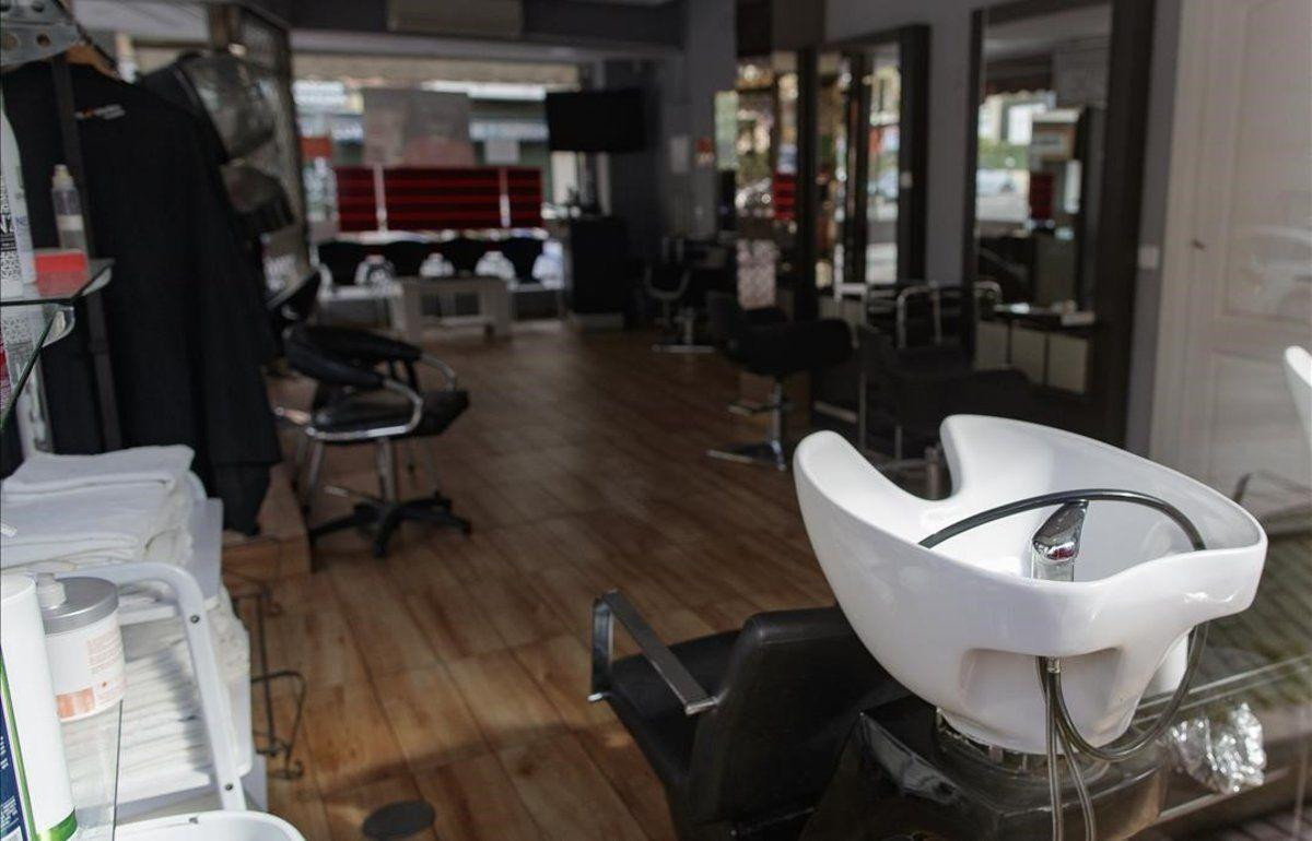 Interior de una peluquería, uno de los negocios de estética que acusa al Gobierno de ahogarle con sus medidas / EP