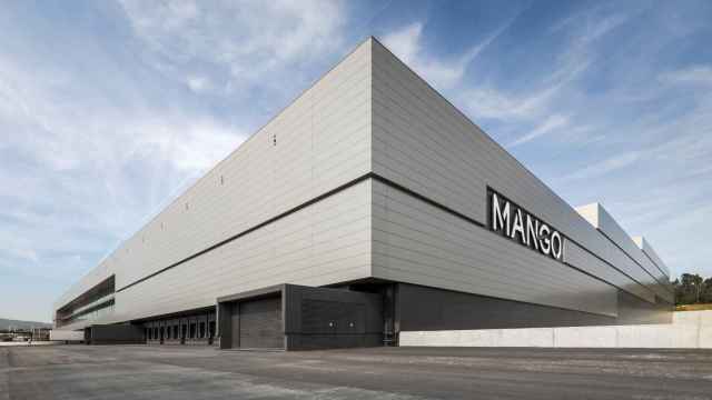 Centro logístico de Mango en Lliçà d'Amunt (Barcelona) / MANGO