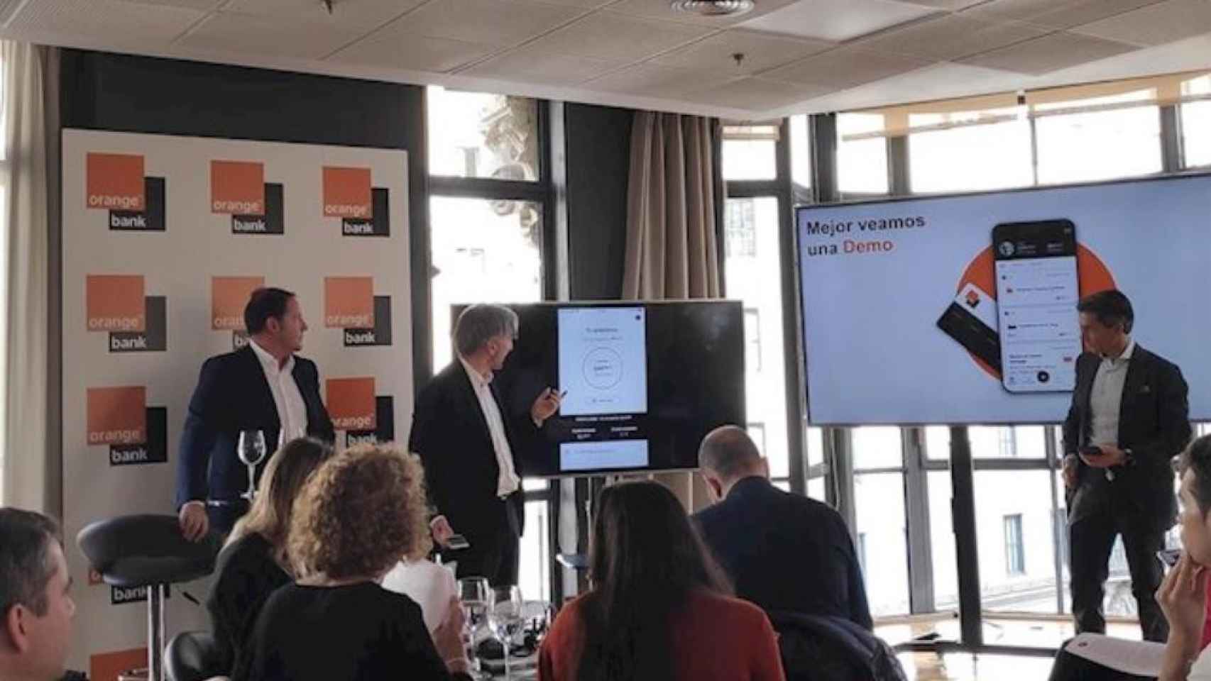 Imagen de la presentación del banco 100% móvil que lanza Orange / EUROPA PRESS